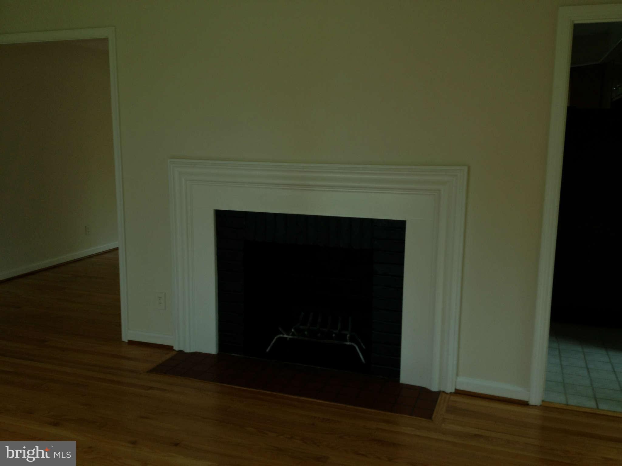 8112 Bainbridge Road Alexandria, VA 22308 - Photo 3 of 29 Living Room