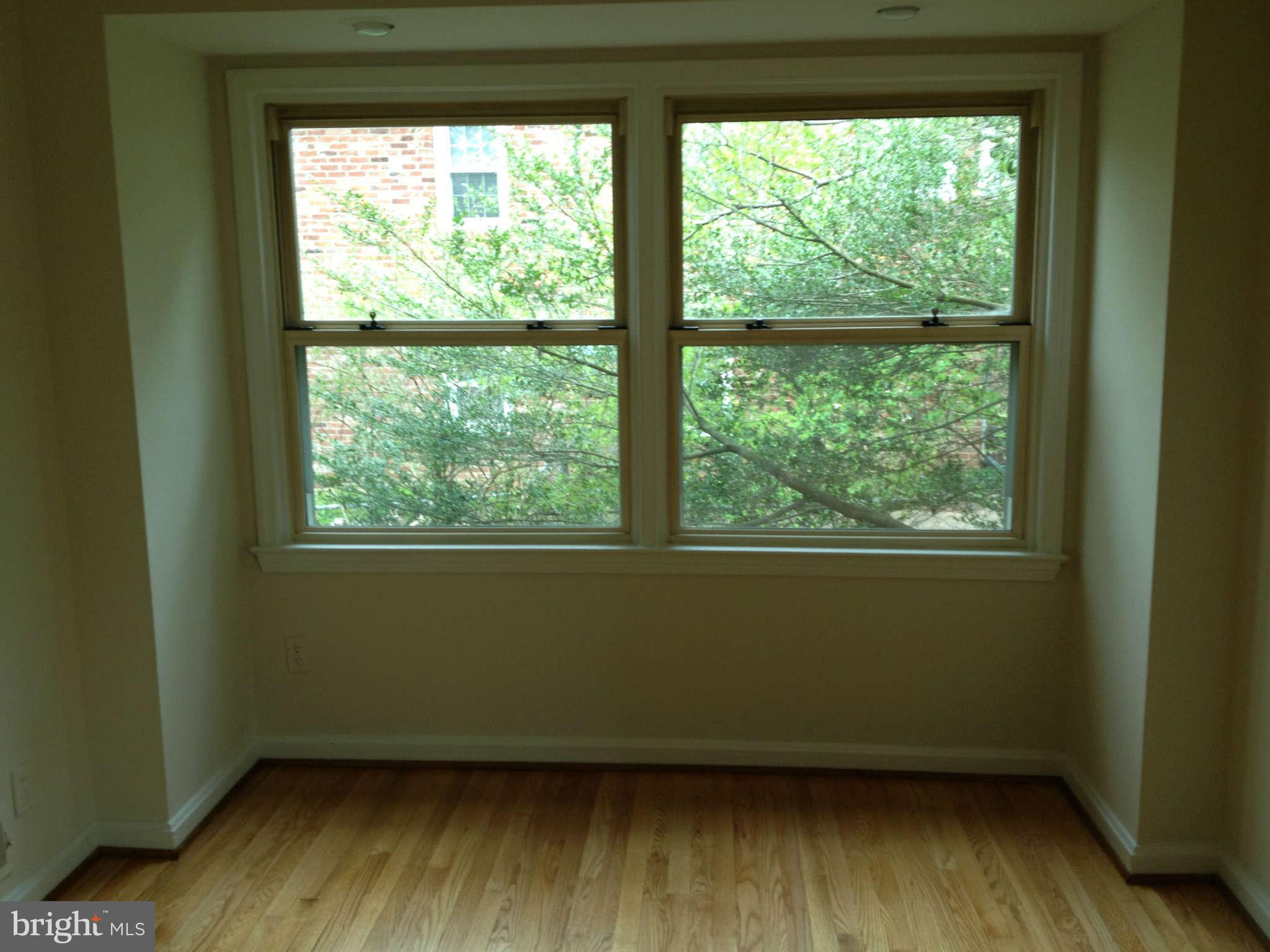 8112 Bainbridge Road Alexandria, VA 22308 - Photo 4 of 29 Living Room