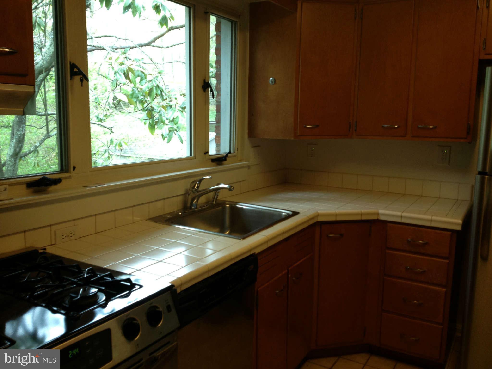 8112 Bainbridge Road Alexandria, VA 22308 - Photo 7 of 29 Kitchen