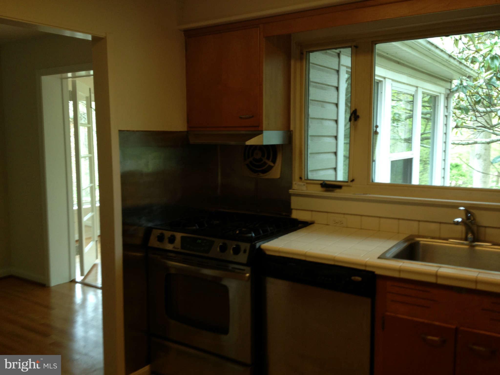 8112 Bainbridge Road Alexandria, VA 22308 - Photo 8 of 29 Kitchen