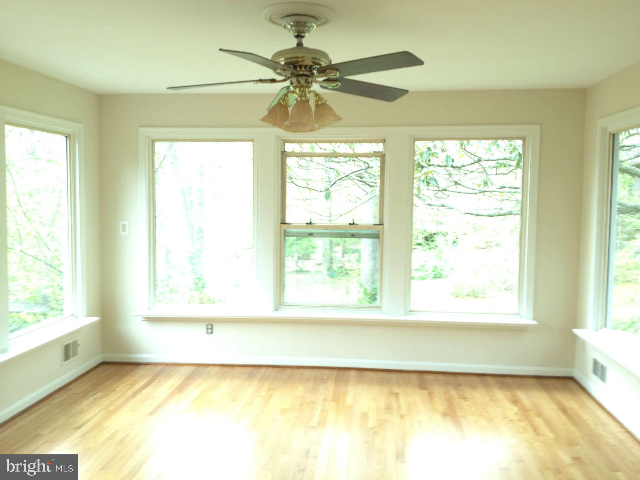 8112 Bainbridge Road Alexandria, VA 22308 - Photo 10 of 29 Family Room