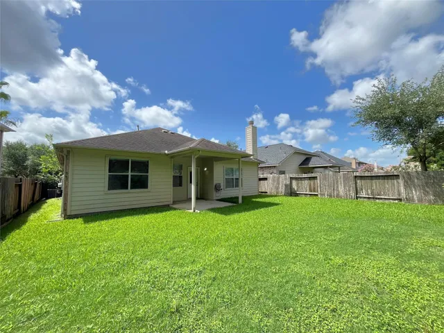 a view of a yard in front of house