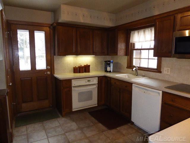 647 East Gunn Road Rochester, MI 48306 - Photo 5 of 26
