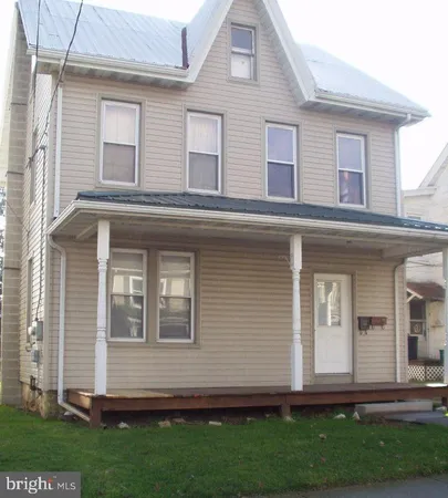 $1,025 | 364 364-apt B E Jackson Street, New Holland, PA 17557