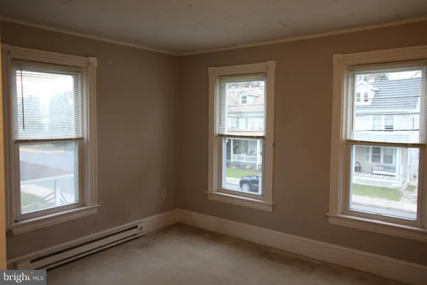 $1,025 | 364 364-apt B E Jackson Street, New Holland, PA 17557