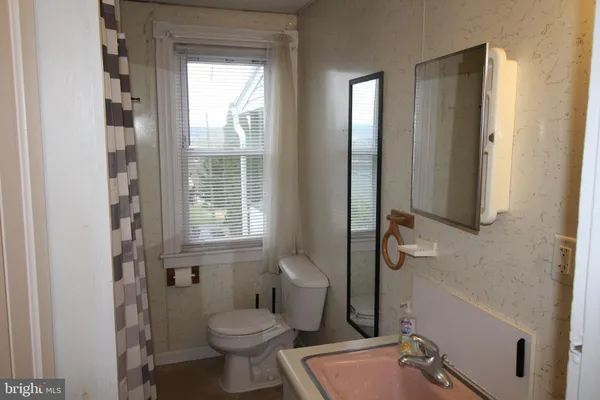 $1,025 | 364 364-apt B E Jackson Street, New Holland, PA 17557