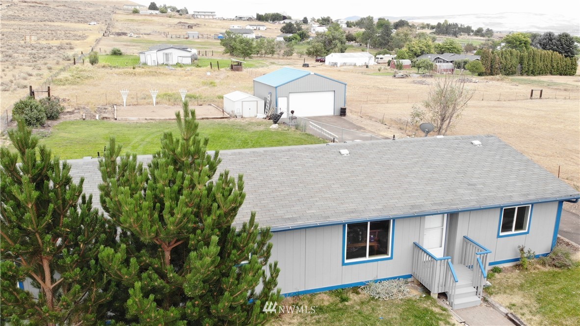 775 Gibson Road Selah, WA 98942 - Photo 2 of 22 Gallery Image 2