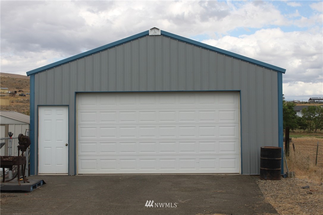 775 Gibson Road Selah, WA 98942 - Photo 5 of 22 Gallery Image 5