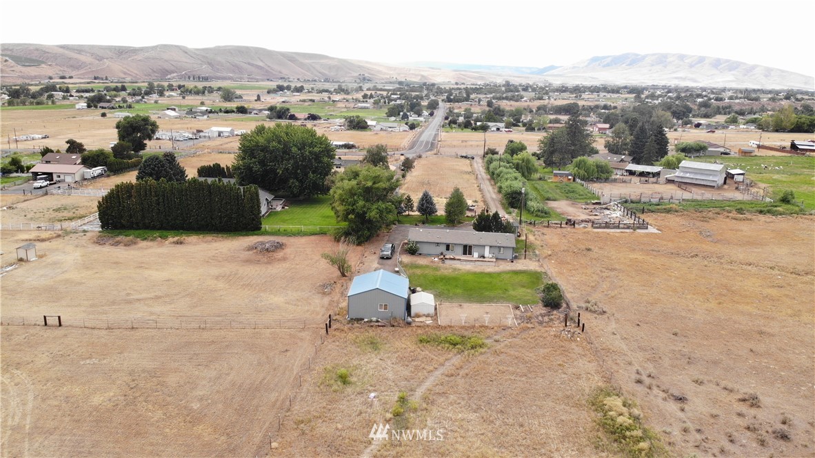 775 Gibson Road Selah, WA 98942 - Photo 9 of 22 Gallery Image 9