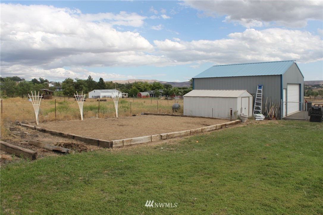 775 Gibson Road Selah, WA 98942 - Photo 10 of 22 Gallery Image 10