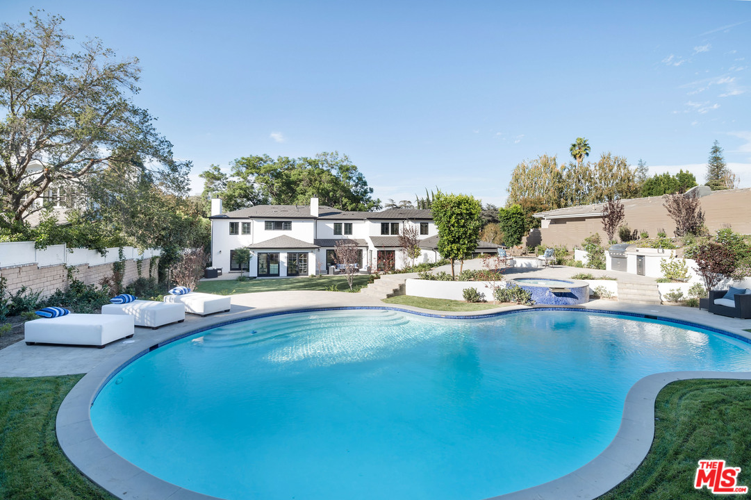 15630 Woodvale Road Encino, CA 91436 - Photo 1 of 43 Gallery Image 1
