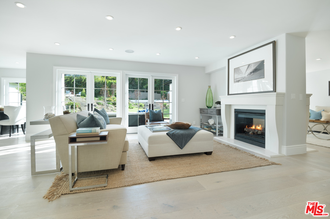 15630 Woodvale Road Encino, CA 91436 - Photo 11 of 43 Gallery Image 11