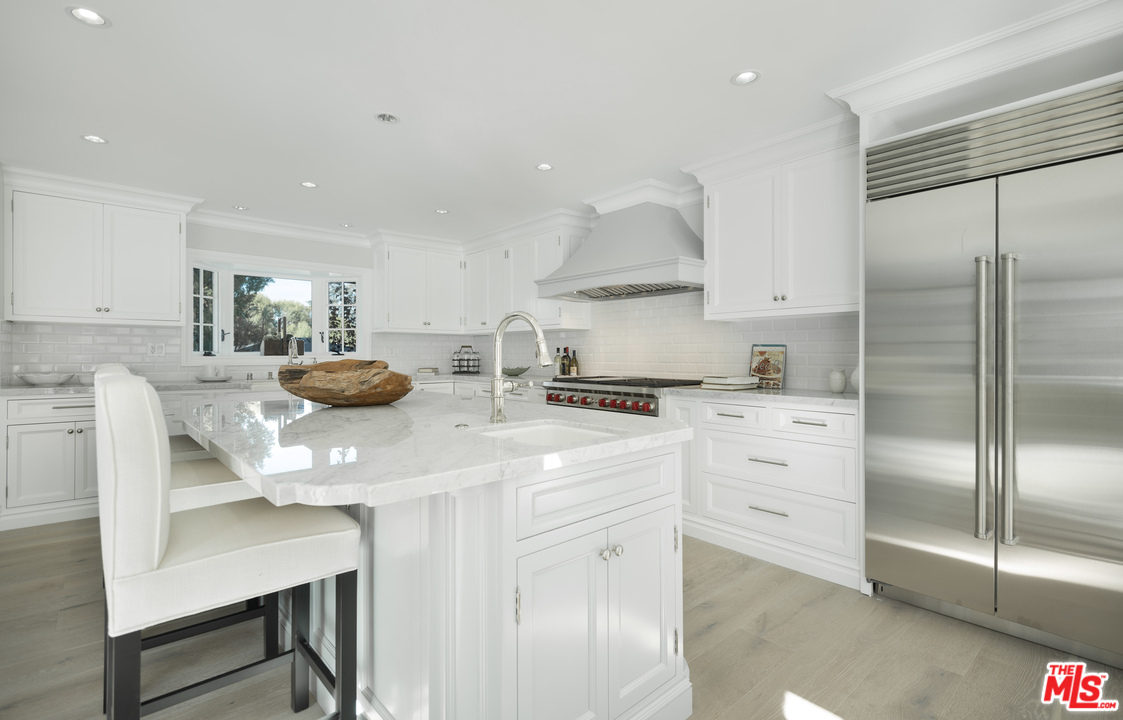 15630 Woodvale Road Encino, CA 91436 - Photo 15 of 43 Gallery Image 15