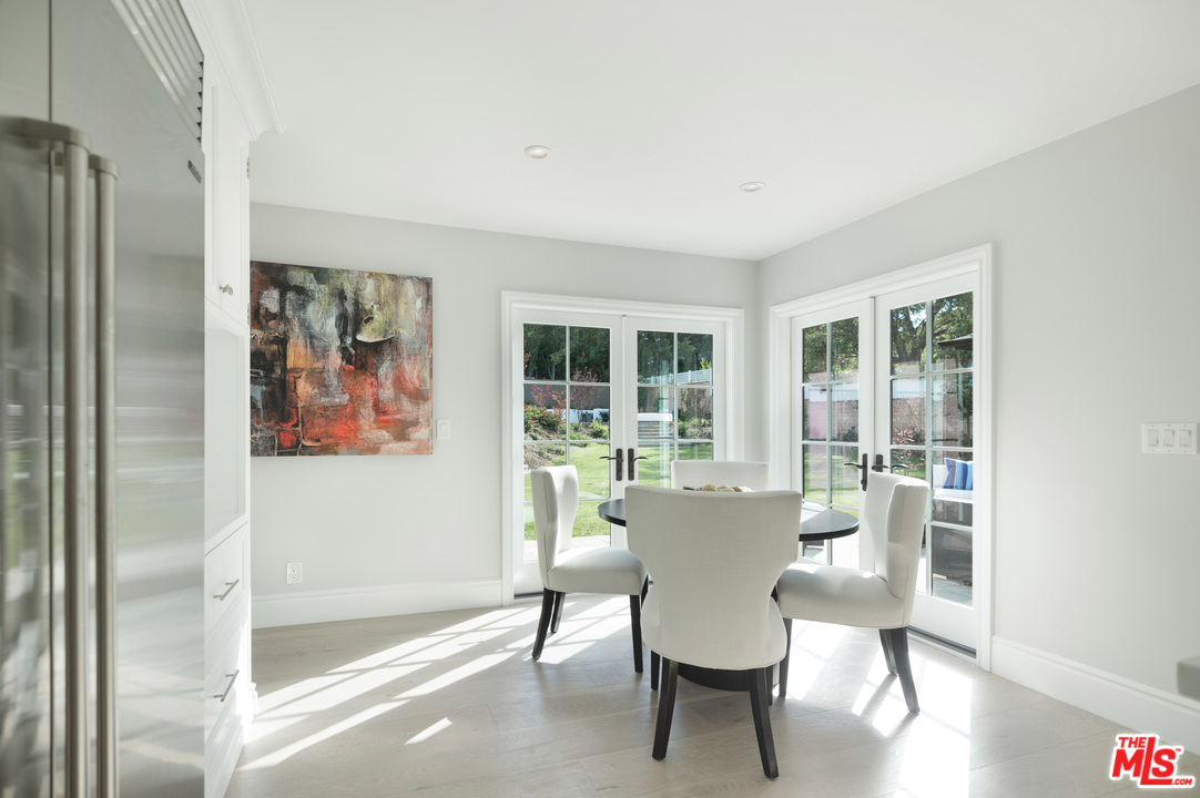 15630 Woodvale Road Encino, CA 91436 - Photo 16 of 43 Gallery Image 16
