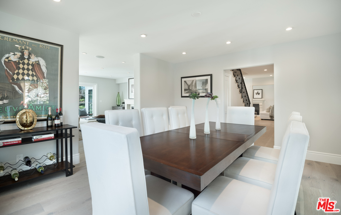 15630 Woodvale Road Encino, CA 91436 - Photo 17 of 43 Gallery Image 17
