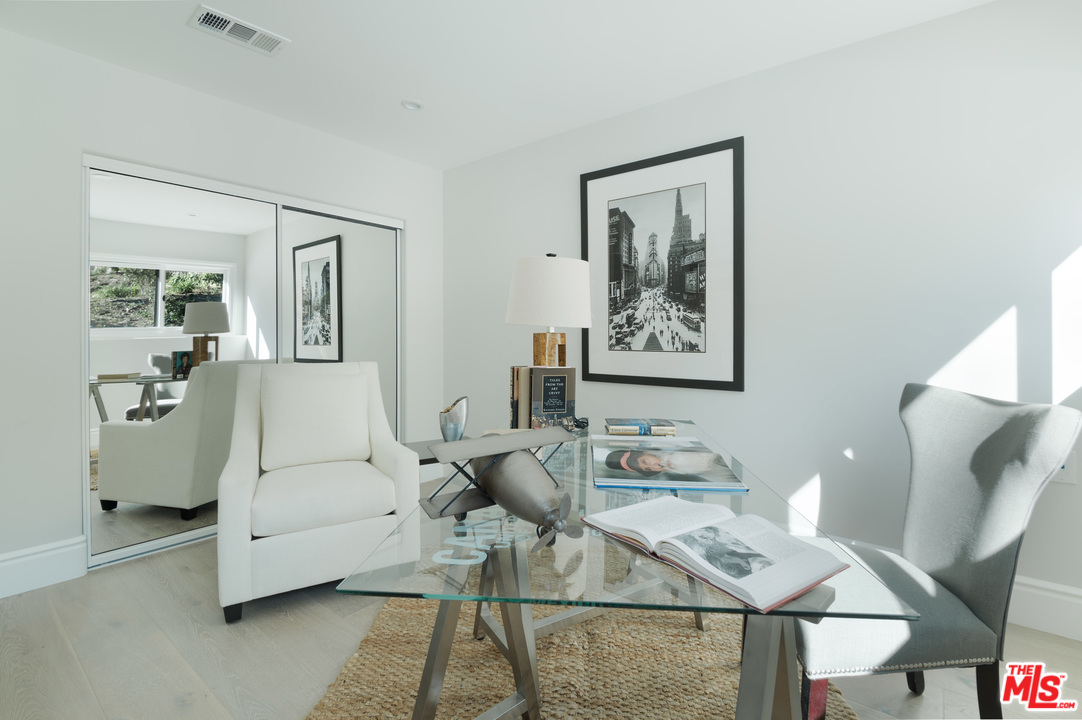 15630 Woodvale Road Encino, CA 91436 - Photo 18 of 43 Gallery Image 18