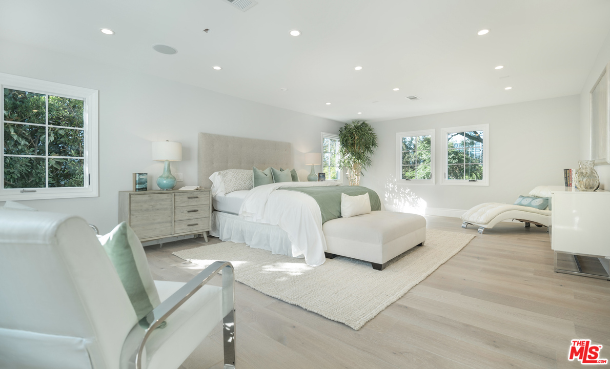 15630 Woodvale Road Encino, CA 91436 - Photo 20 of 43 Gallery Image 20