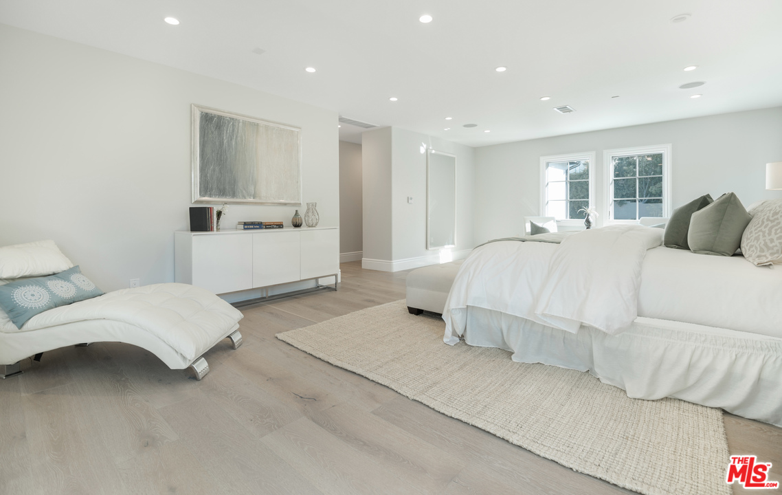 15630 Woodvale Road Encino, CA 91436 - Photo 21 of 43 Gallery Image 21