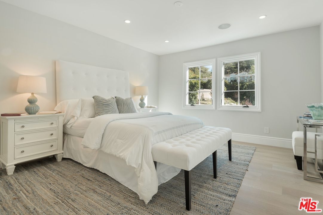 15630 Woodvale Road Encino, CA 91436 - Photo 24 of 43 Gallery Image 24
