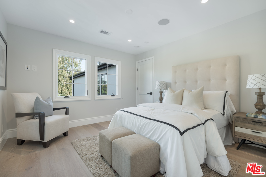 15630 Woodvale Road Encino, CA 91436 - Photo 26 of 43 Gallery Image 26