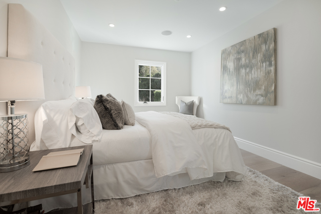 15630 Woodvale Road Encino, CA 91436 - Photo 28 of 43 Gallery Image 28