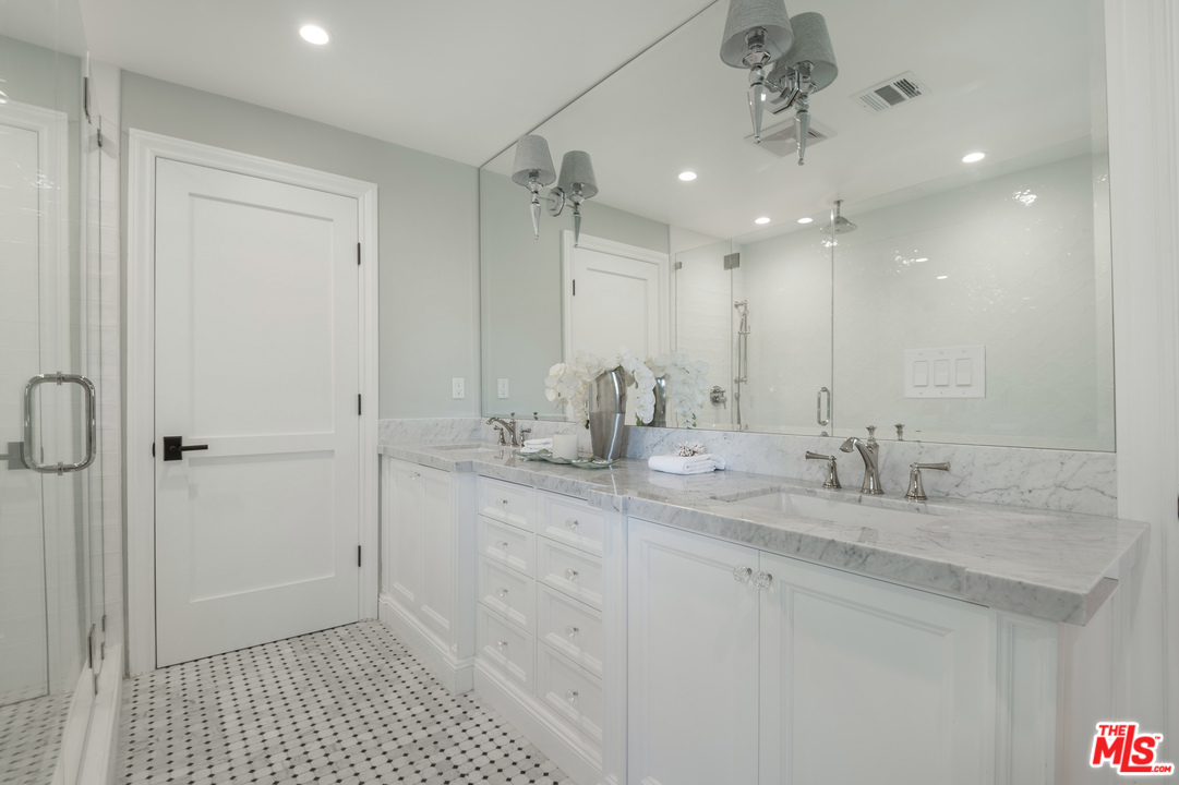 15630 Woodvale Road Encino, CA 91436 - Photo 29 of 43 Gallery Image 29