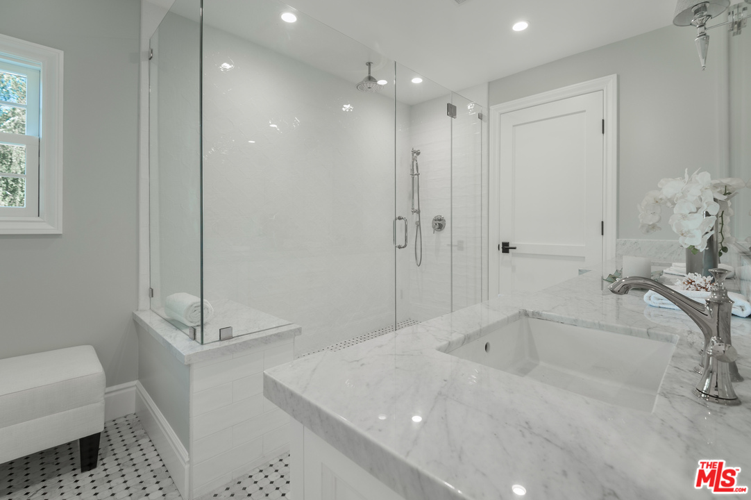 15630 Woodvale Road Encino, CA 91436 - Photo 30 of 43 Gallery Image 30