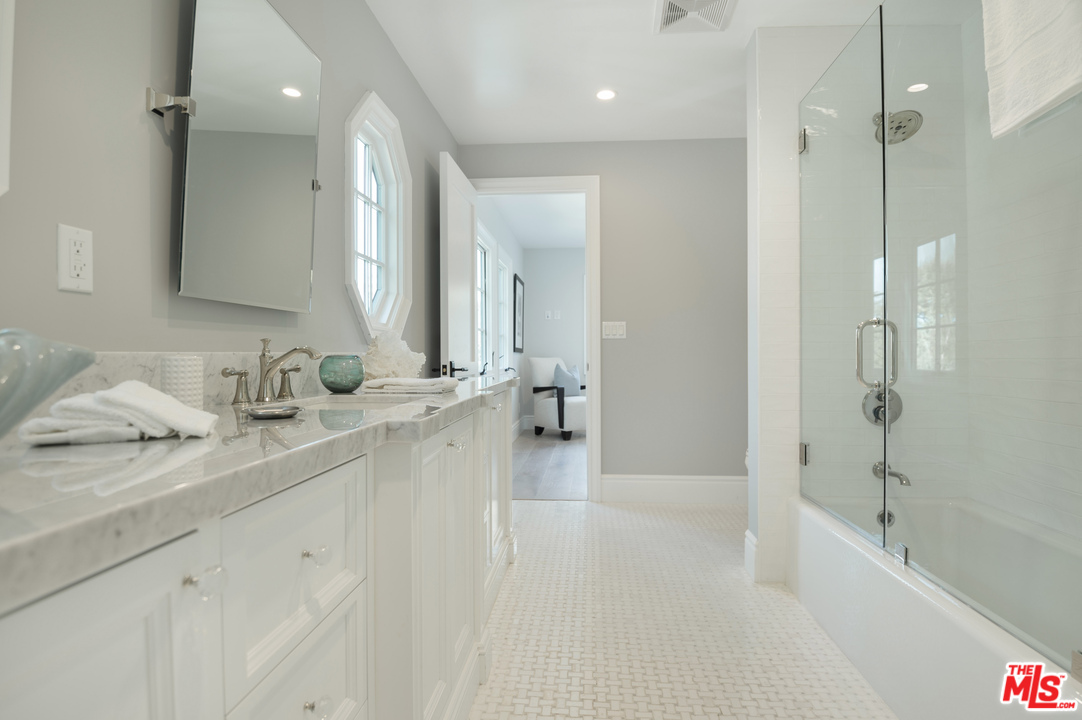15630 Woodvale Road Encino, CA 91436 - Photo 31 of 43 Gallery Image 31