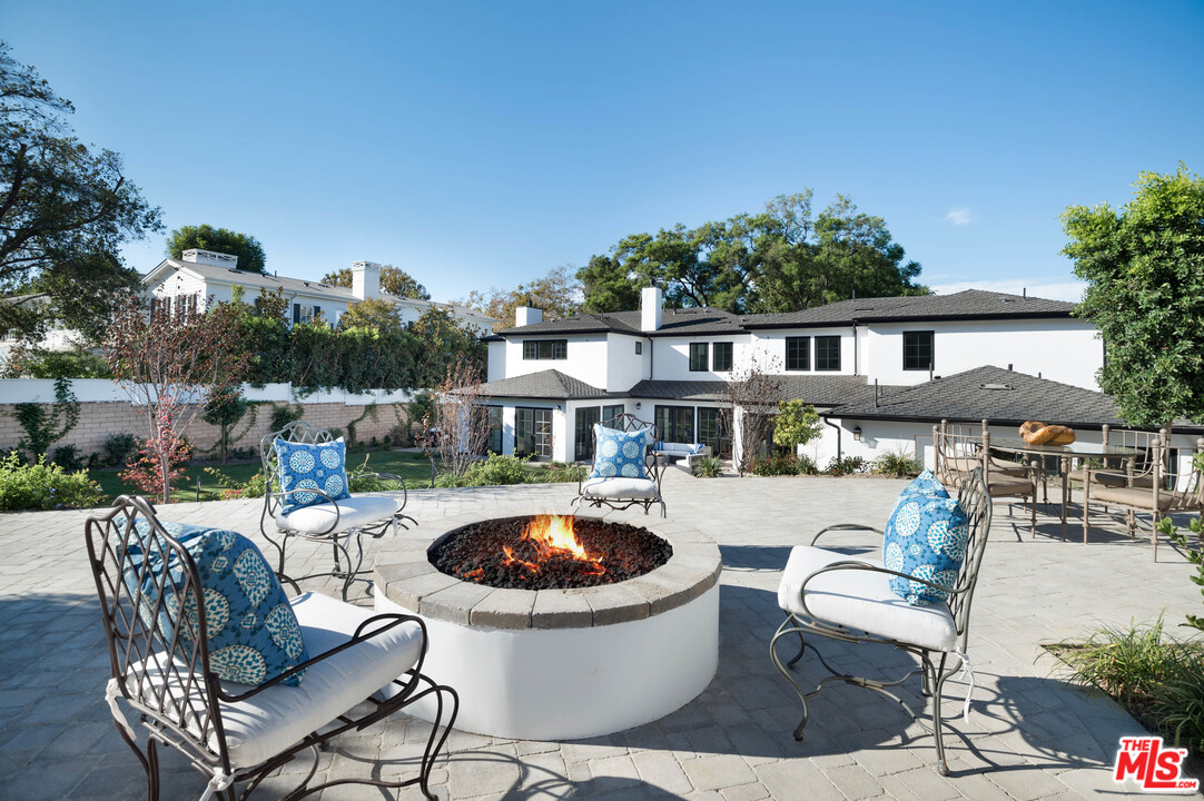 15630 Woodvale Road Encino, CA 91436 - Photo 33 of 43 Gallery Image 33