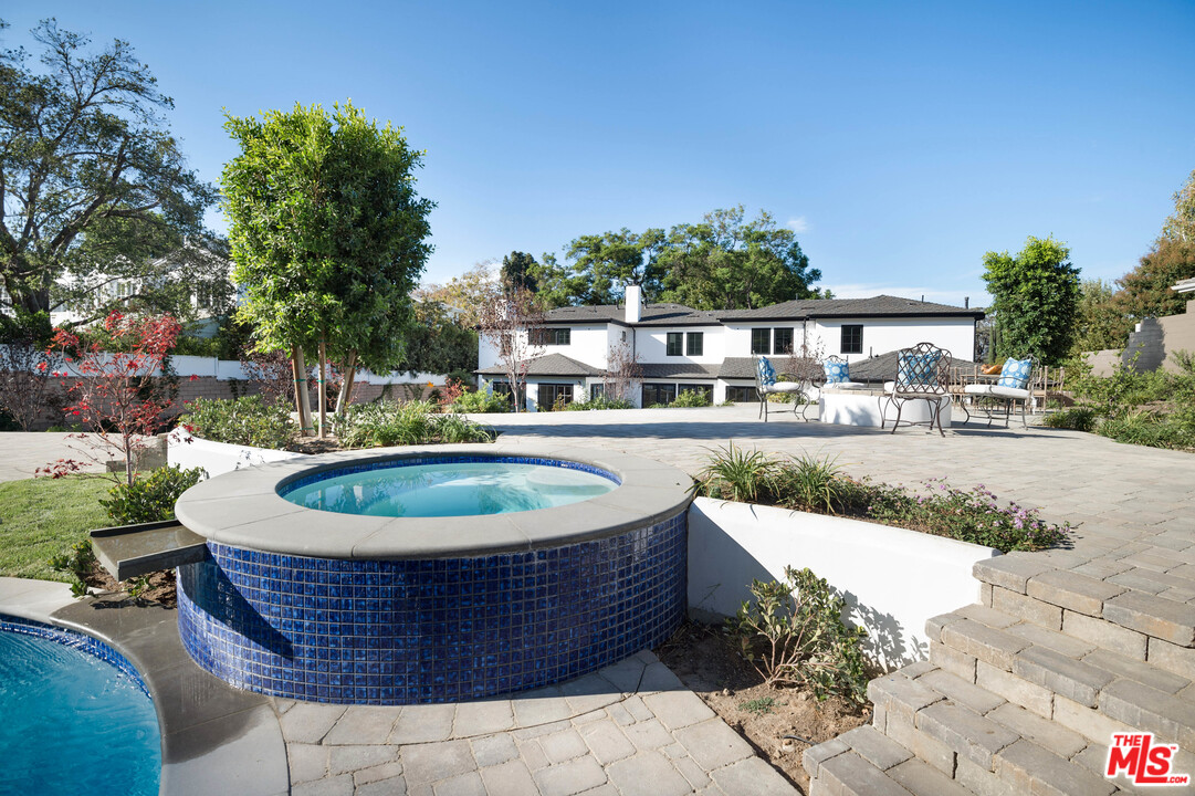 15630 Woodvale Road Encino, CA 91436 - Photo 34 of 43 Gallery Image 34