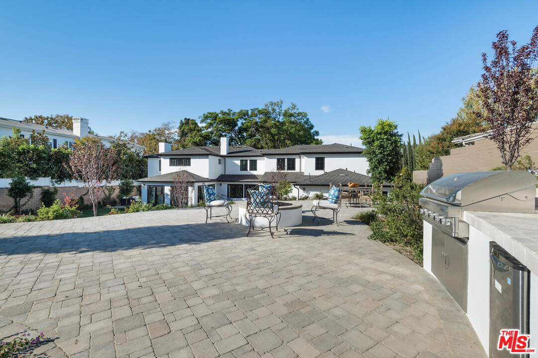 15630 Woodvale Road Encino, CA 91436 - Photo 35 of 43 Gallery Image 35