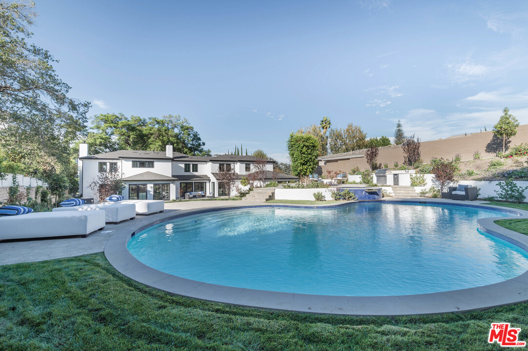 15630 Woodvale Road Encino, CA 91436 - Photo 40 of 43 Gallery Image 40