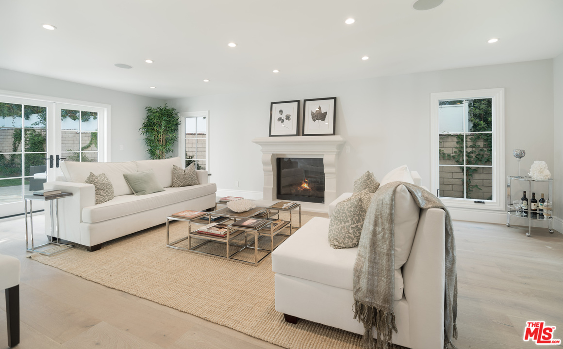 15630 Woodvale Road Encino, CA 91436 - Photo 6 of 43 Gallery Image 6