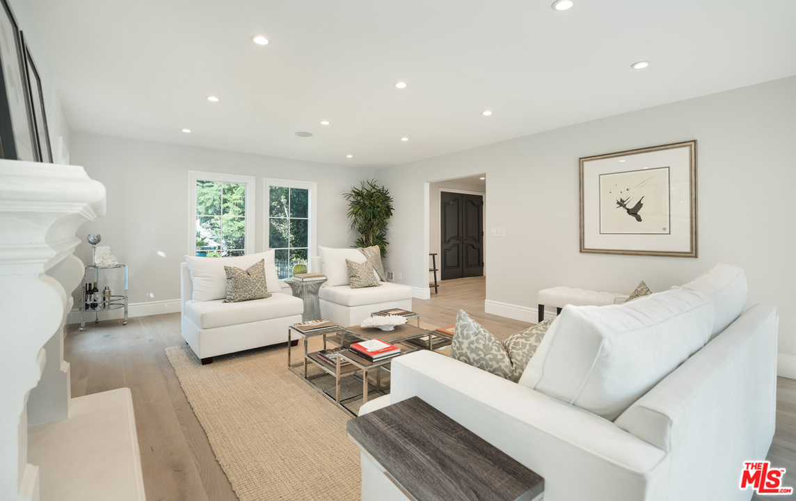 15630 Woodvale Road Encino, CA 91436 - Photo 7 of 43 Gallery Image 7