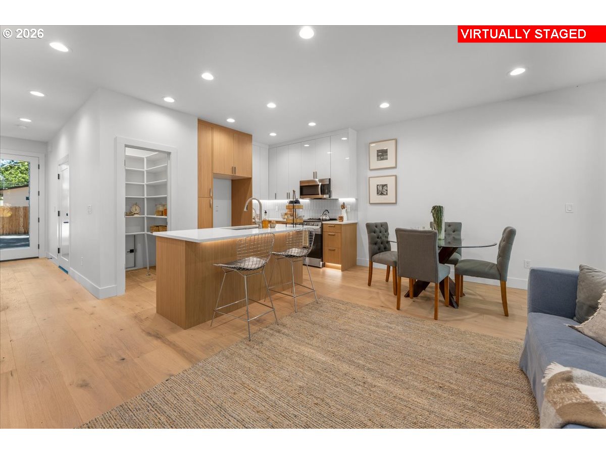 5041 Southeast King Road Milwaukie, OR 97222 - Photo 4 of 6