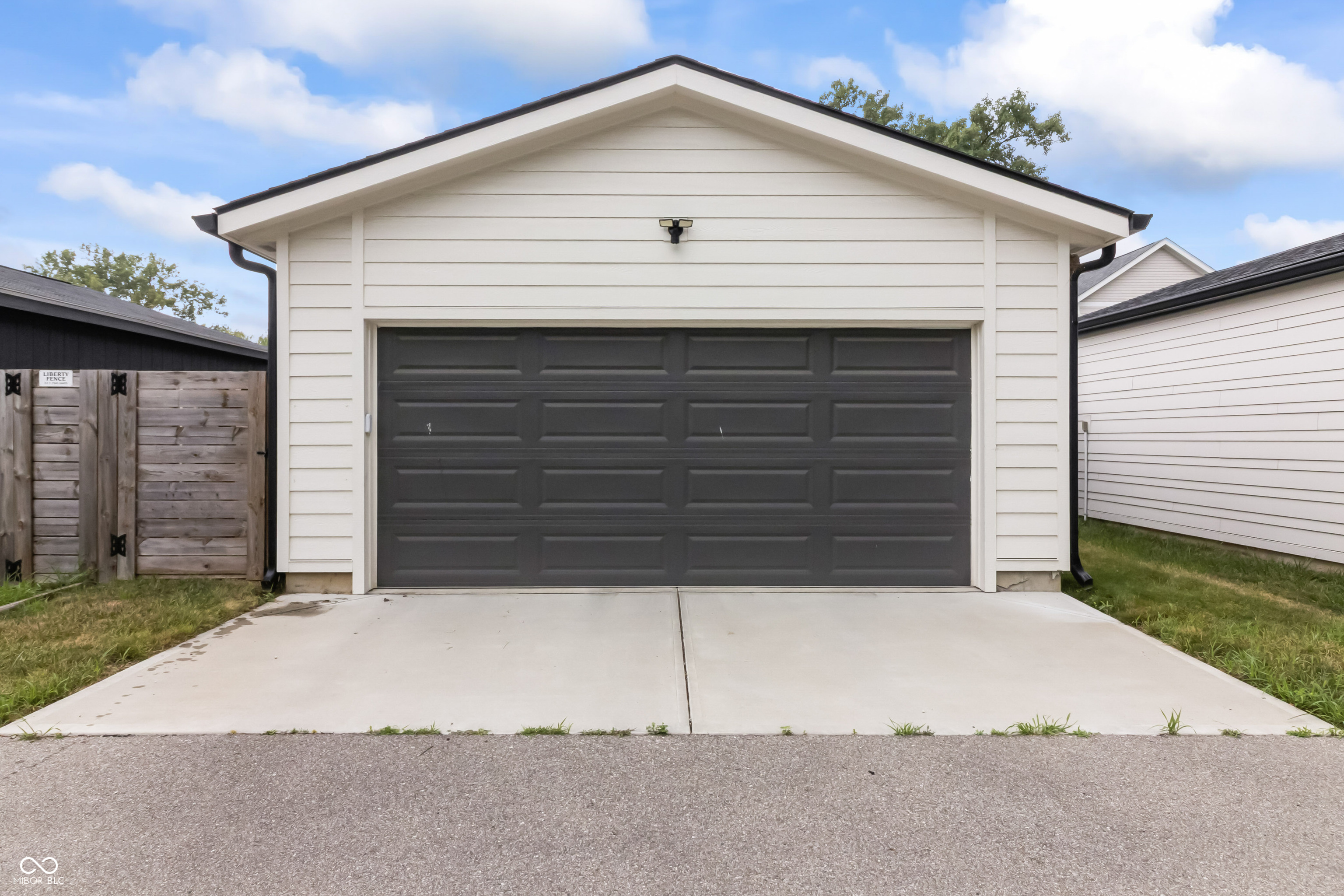 1655 Sheldon Street Indianapolis, IN 46218 - Photo 47 of 58