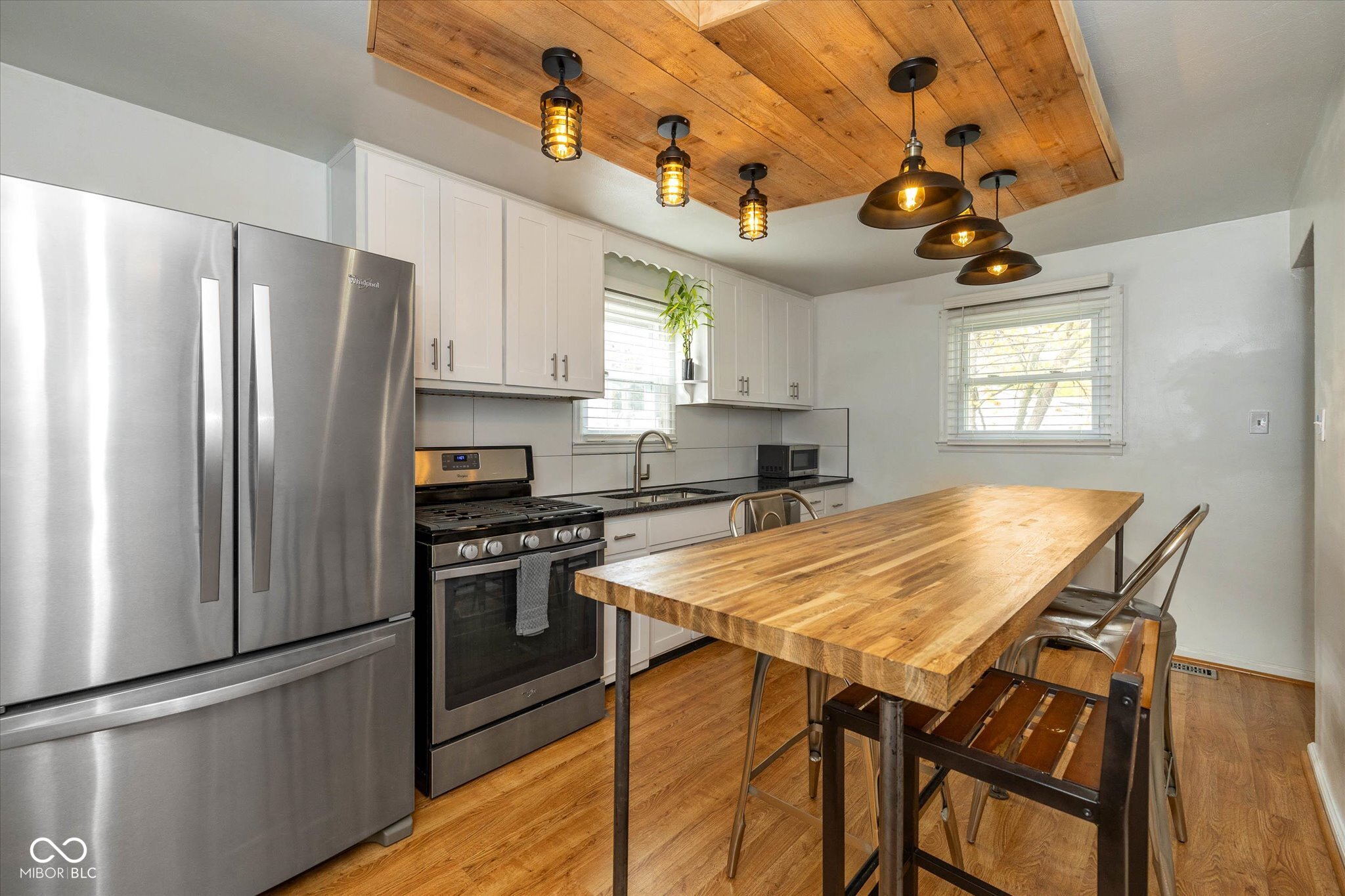 6712 Evanston Avenue Indianapolis, IN 46220 - Photo 5 of 22 Gallery Image 5