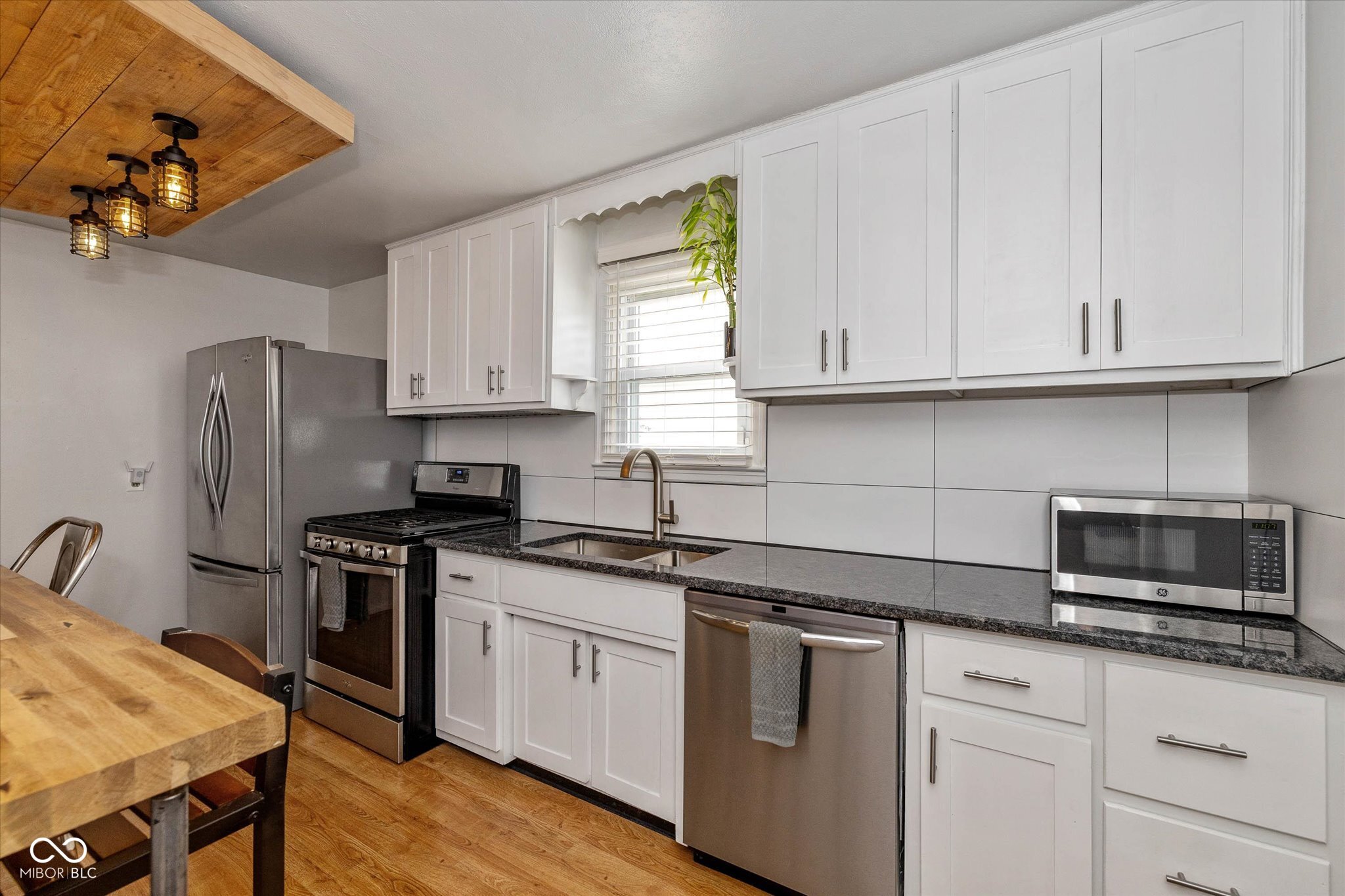 6712 Evanston Avenue Indianapolis, IN 46220 - Photo 7 of 22 Gallery Image 7