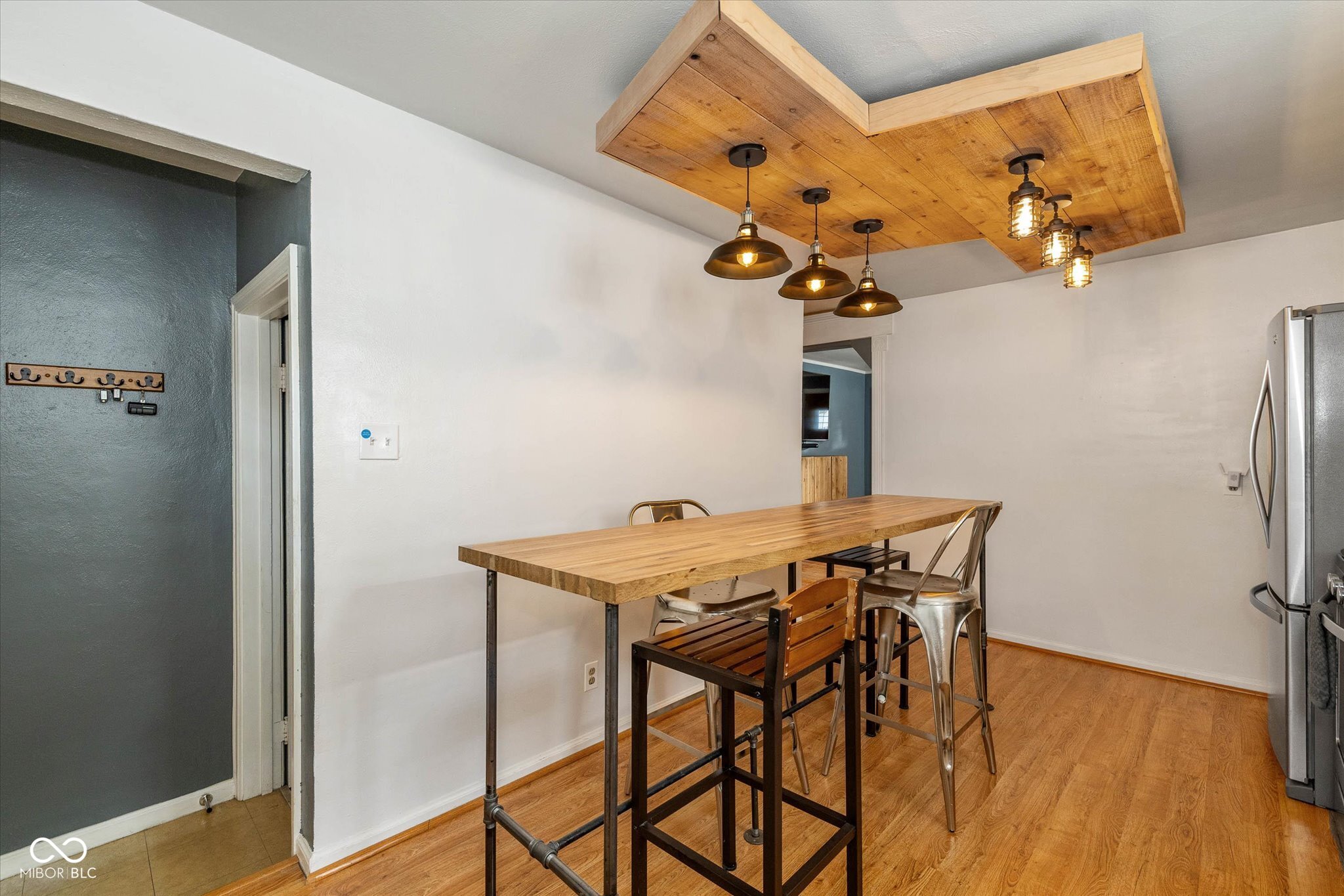 6712 Evanston Avenue Indianapolis, IN 46220 - Photo 8 of 22 Gallery Image 8