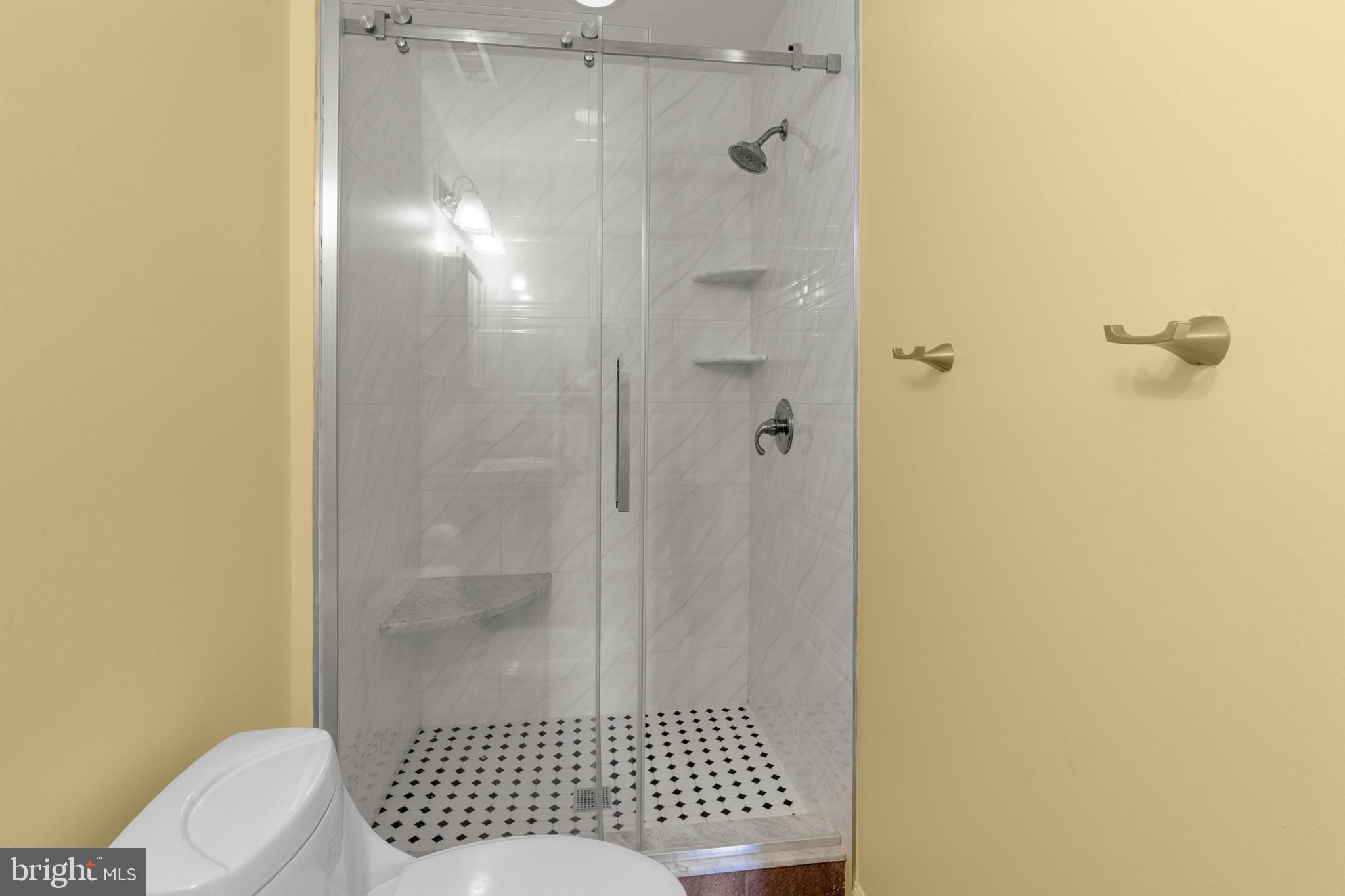 2476 Emerald Street Philadelphia, PA 19125 - Photo 15 of 29