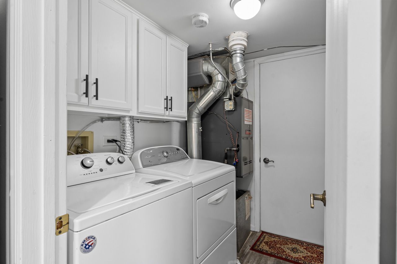 706 Brandon Place Wheeling, IL 60090 - Photo 24 of 42 a utility room with dryer and washer