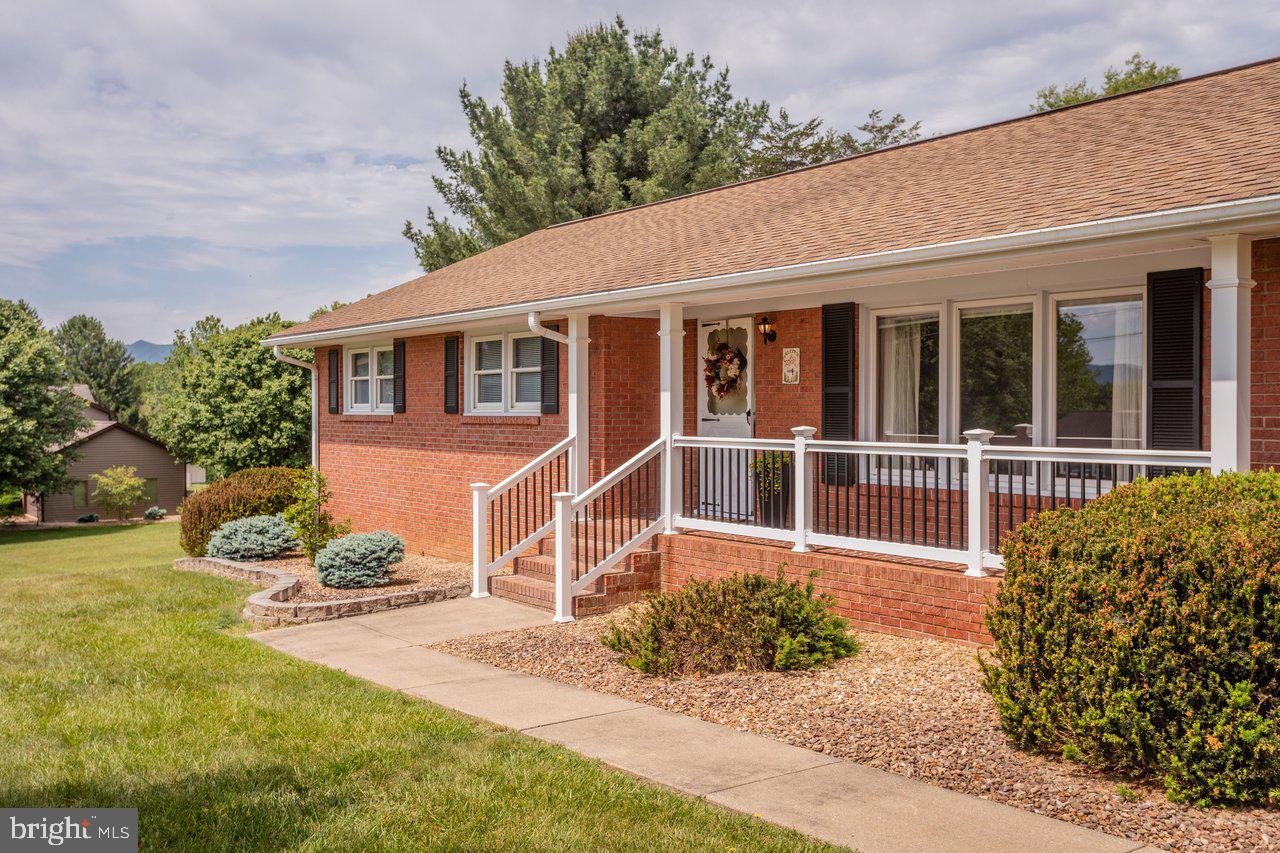 255 Verbena Road Shenandoah, VA 22849 - Photo 2 of 43