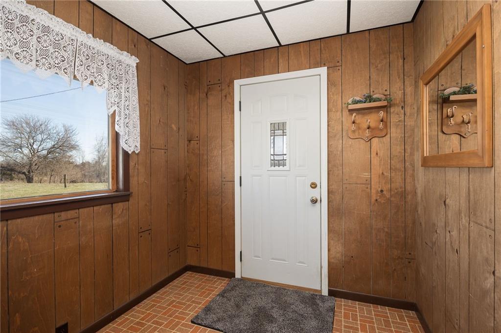 4211 Cunningham Road Southeast St. Joseph, MO 64507 - Photo 12 of 59