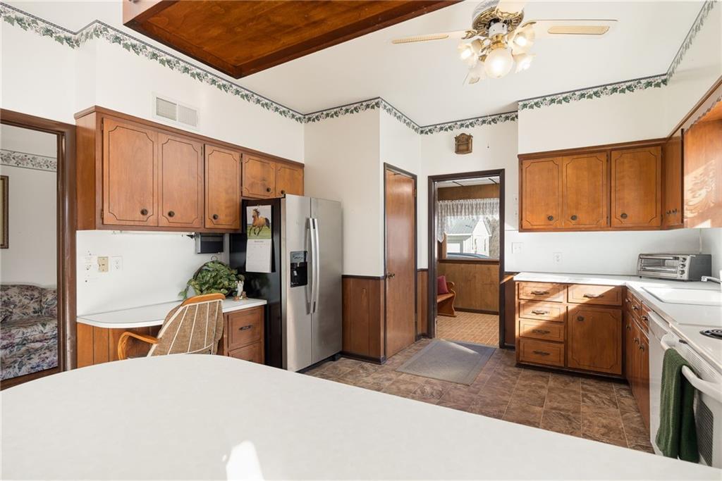 4211 Cunningham Road Southeast St. Joseph, MO 64507 - Photo 15 of 59