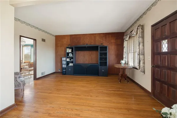 $515,000 | 4211 Cunningham Road Southeast, St. Joseph, MO 64507