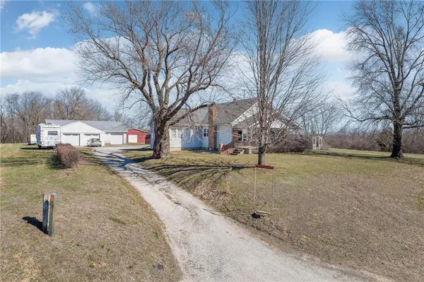 $515,000 | 4211 Cunningham Road Southeast, St. Joseph, MO 64507