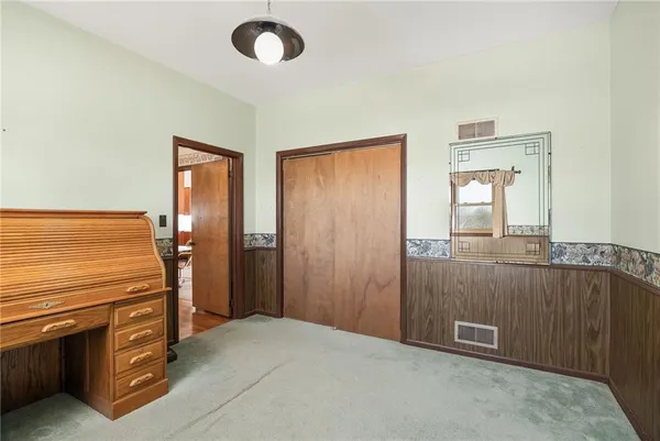 $515,000 | 4211 Cunningham Road Southeast, St. Joseph, MO 64507