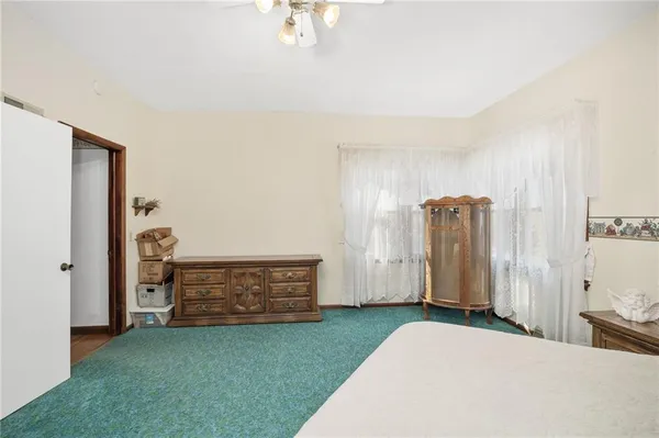 $515,000 | 4211 Cunningham Road Southeast, St. Joseph, MO 64507