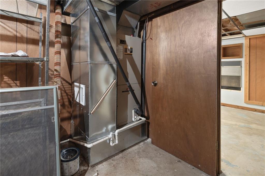 4211 Cunningham Road Southeast St. Joseph, MO 64507 - Photo 38 of 59