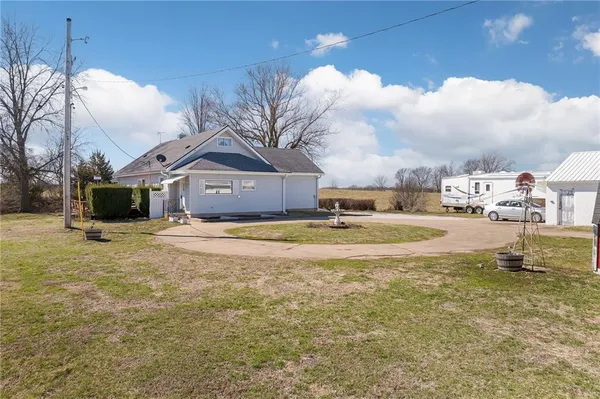 $515,000 | 4211 Cunningham Road Southeast, St. Joseph, MO 64507
